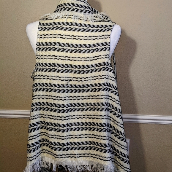 Boho Anna & Ava Long Vest Cardigan Fringe in Cream and Black - Picture 3 of 6
